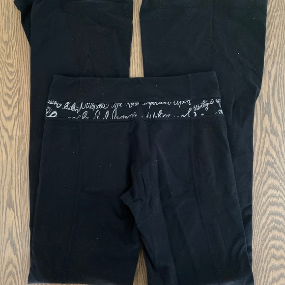 COPY - Lululemon pants - Picture 2 of 4